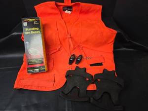 lot 662 image: Orange Hunting Vest Size S with Decoy and More