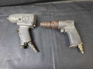 lot 668 image: 2 Pneumatic Air Tools