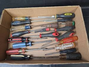 lot 673 image: Screwdrivers