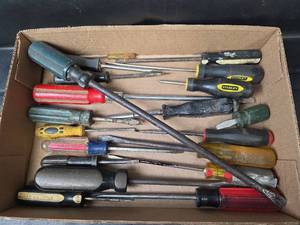 lot 674 image: Screwdrivers
