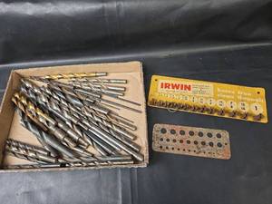 lot 679 image: IRWIN Drill Bit Holder and Assorted Drill Bits