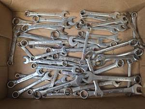 lot 682 image: Lot of Combination Wrenches Various Sizes and Brands