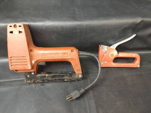 lot 697 image: Swingline Electric Stapler and Manual Staple Gun