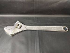 lot 713 image: Heavy Duty Adjustable Wrench, 450mm Drop Forged Steel, 18 inch