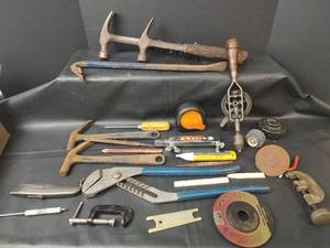 lot 763 image: Assorted Hand Tools