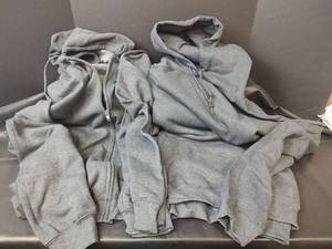 lot 781 image: New Gildan Hooded 4XL and Zip Front Hooded 2XL Sweatshirts