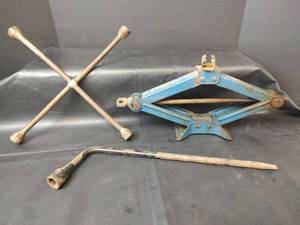 lot 805 image: Scissor Jack, Lug Wrench, Pry Bar