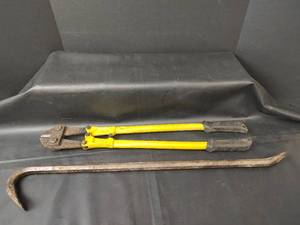 lot 822 image: Bolt Cutters 24 inch 800mm with Pry Bar