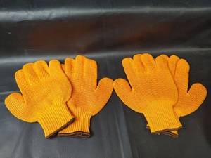 lot 847 image: NEW ITEM, Honey Comb Knit Gripper Gloves