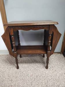 lot 865 image: Wood Side Table with Shelf and Magazine Holders on Each Side, 25 x 12 x 24.5
