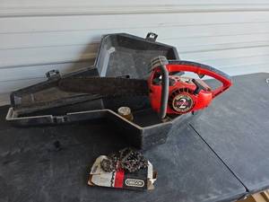 lot 50 image: Homelite Super 2 Automatic Oiling Chainsaw with Case and Extra Chains (Has Compression)