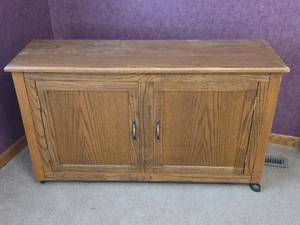 lot 7 image: Wood Cabinet with Two Doors and Adjustable Shelves, on Casters