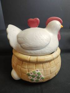 lot 202 image: Large Chicken Cookie Jar, Made in Thailand
