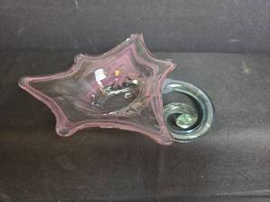 lot 224 image: Vintage Blown Glass Dish with Pink and Green Swirl Pattern