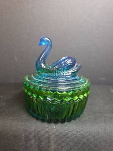 lot 226 image: Vintage Jeannette Glass Co. Swan Trinket Box with Blue and Green Coloring
