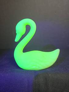 lot 250 image: Fenton Uranium Glass Swan Figurine