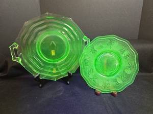lot 251 image: Green Uranium Depression Glass Serving Dishes