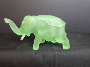 lot 253 image: Frosted Green Elephant Trinket Dish