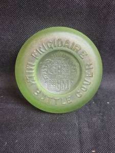 lot 256 image: Uranium Glass Frigidaire Milk Bottle Cover