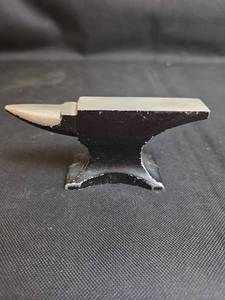 lot 260 image: Jewelers Anvil