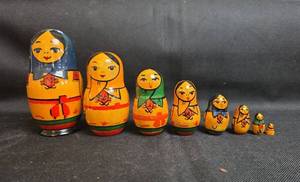 lot 262 image: Nesting Dolls Set 8 Piece Hand Painted Yellow Orange Red Green
