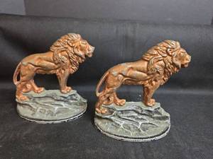 lot 270 image: Pair of Metal Lion Bookends