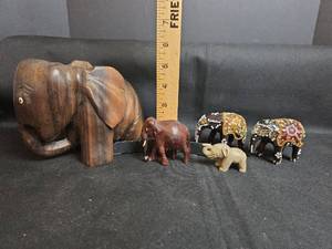 lot 276 image: Elephant Figurines