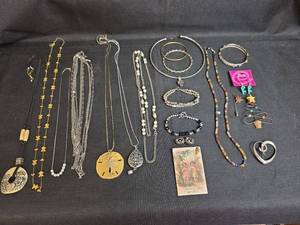 lot 281 image: Mixed Jewelry. Necklaces, Bracelets, Pendants,  Beaded Chains