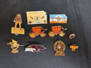 lot 284 image: Lions Club Kansas Pins 10 Pieces