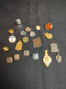 lot 287 image: Vintage Pins, Badges, Medals and Religious Service Organizations