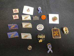 lot 288 image: Vintage Pins and Badges
