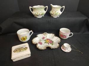 lot 301 image: Vintage Assorted Porcelain Pieces