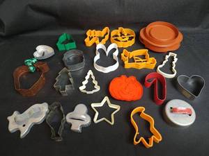 lot 314 image: Cookie Cutters