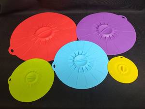 lot 315 image: Silicone Suction Lids