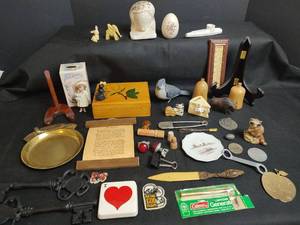 lot 319 image: Assorted General Collectables