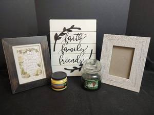 lot 332 image: Home Decor