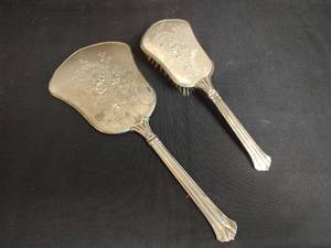 lot 347 image: Vintage Vanity Set, Mirror is Missing