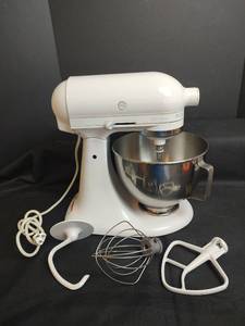 lot 360 image: KitchenAid Ultra Power 300W Stand Mixer with Attachments, Tested