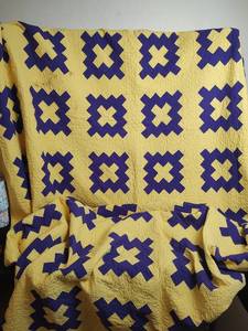 lot 373 image: Hand Made Quilted Bedspread, FullQueen
