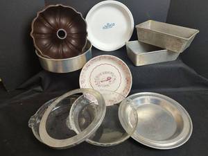 lot 376 image: Assorted Bakeware