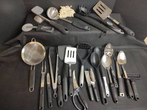 lot 379 image: Assorted Kitchen Utensils