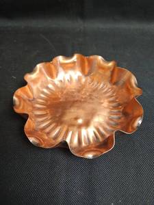 lot 385 image: VTG Gregorian Hand Hammered Copper Trinket Tray