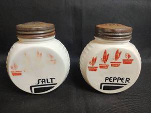 lot 403 image: Vintage Fire King Red Flower Pots Salt and Pepper Shakers