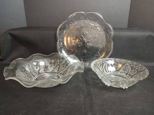 lot 410 image: Vintage Glass Serving Bowls with Embossed Platter