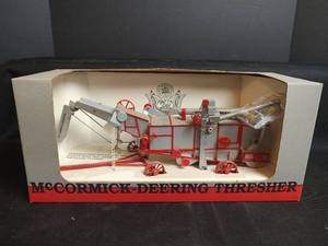 lot 440 image: Vintage McCormick-Deering Thresher 128 Scale Die Cast Metal Limited Edition