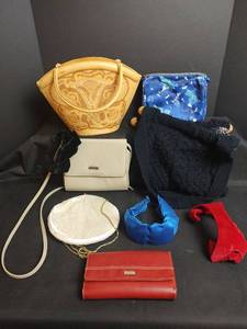 lot 456 image: Assorted Purses and Vintage Hats