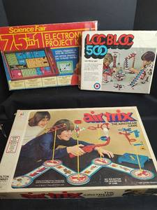 lot 468 image: Science Fair 75-in-1 Electronic Project Kit, Loc Bloc 500 Piece Set, Airtrix The Airstream Game