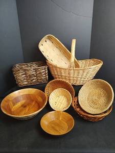 lot 472 image: Assorted Wicker Baskets and Wood Bowls