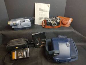 lot 473 image: Vintage Camera and Video Recorder Lot