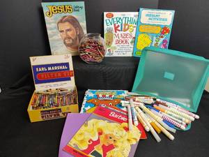 lot 498 image: Coloring and Activity Childrens Lot